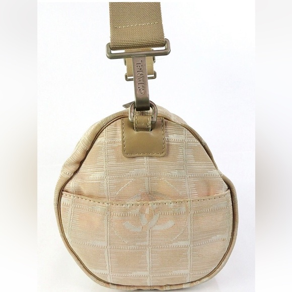 CHANEL Cream Shoulder Bag - Picture 4 of 16